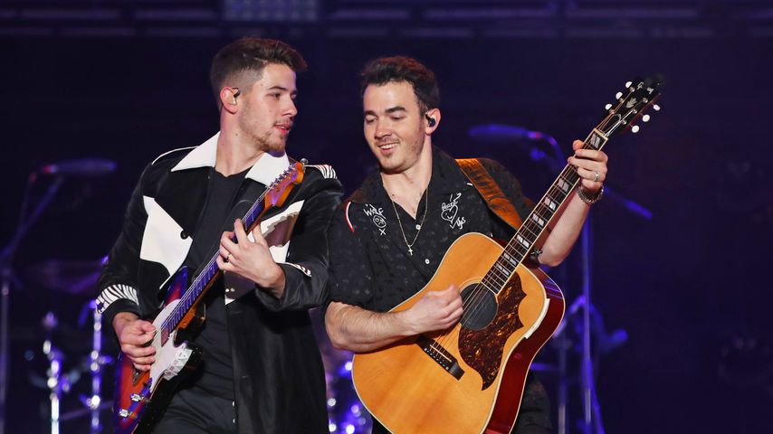 Nick und Kevin Jonas bei einem Auftritt