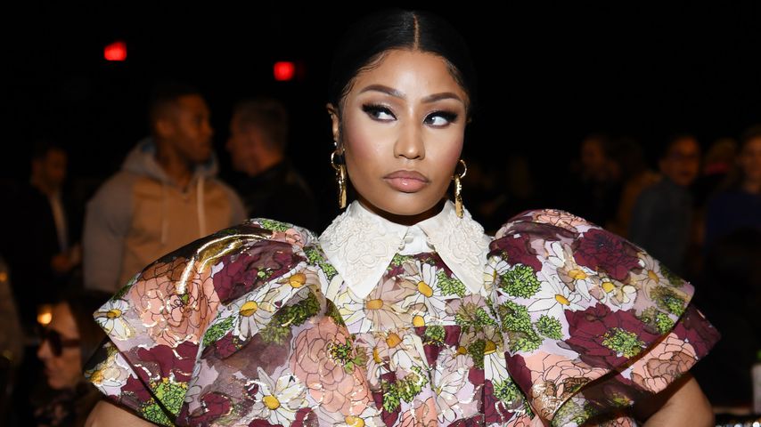 Nicki Minaj ganz zugeknöpft als Nonne