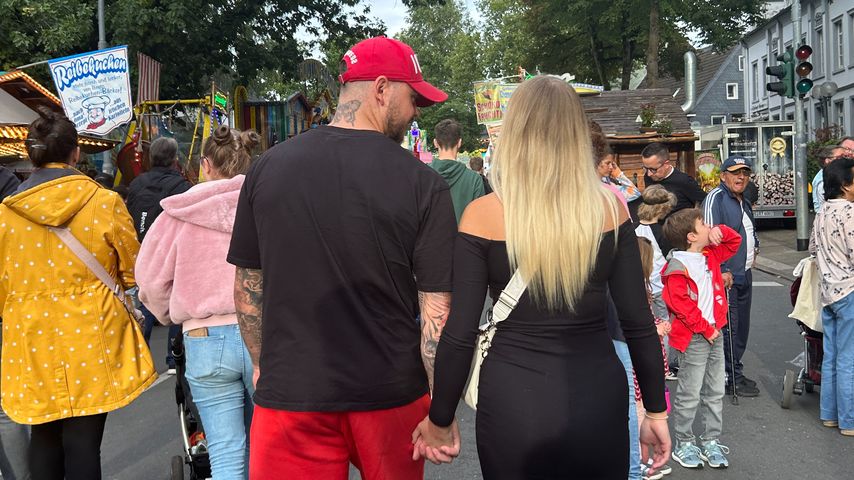 Nico Legat mit einer Unbekannten im September 2023