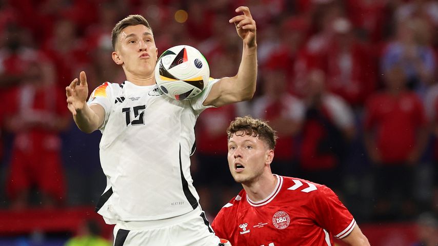 Fans empört: Schiri verwehrt Deutschland Tor gegen Dänemark!