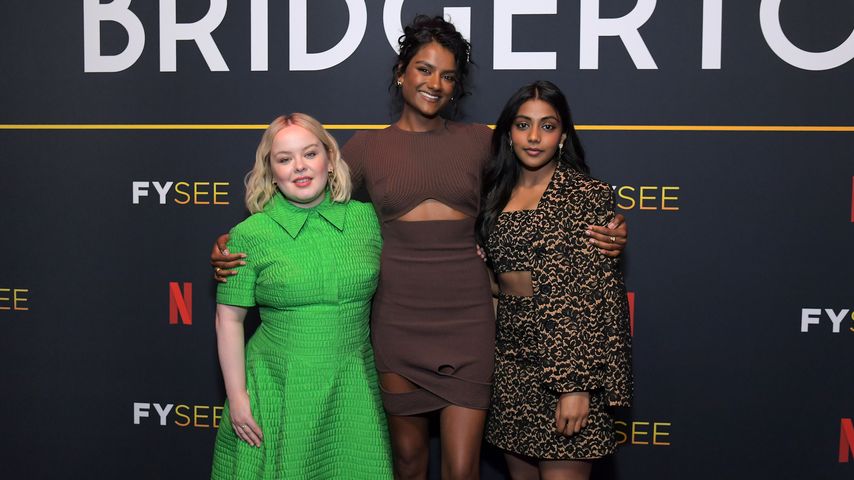 Nicola Coughlan, Simone Ashley und Charithra Chandran im Mai 2022