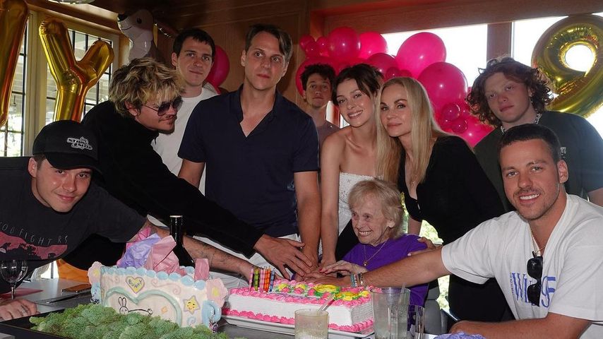 Nicola Peltz' Familie feiert den Geburtstag ihrer Großmutter zusammen mit Brooklyn