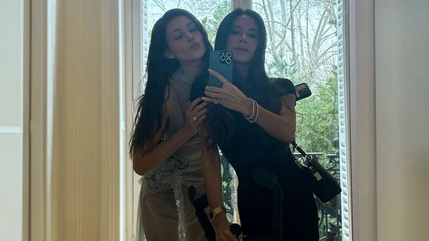 Nicola Peltz und Victoria Beckham im Februar 2024