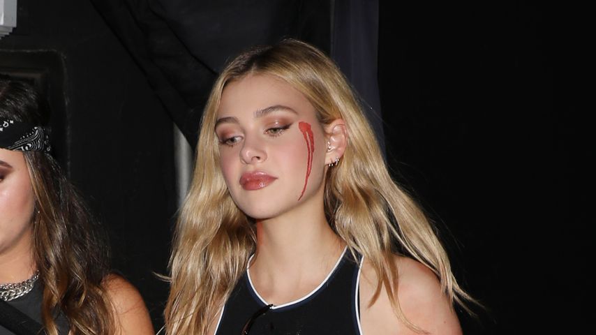 Nicola Peltz verlässt ein Restaurant in Hollywood