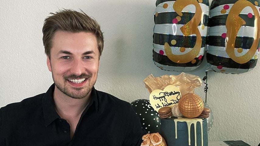 Nicolas Puschmann wird 30: Lars gratuliert mit XXL-Torte