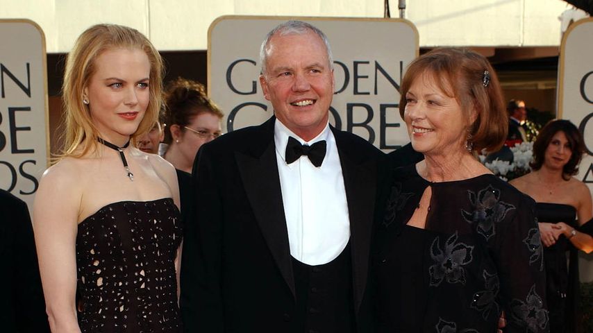 Nicole Kidman und ihre Eltern Anthony und Janelle Kidman bei den Golden Globes 2002