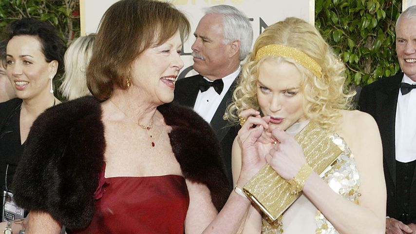 Nicole Kidman und ihre Mutter im Jahr 2004