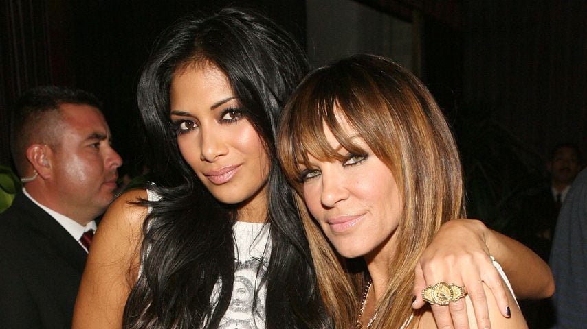 Nicole Scherzinger und Robin Antin, 2008