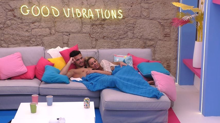 Die "Love Island"-Teilnehmer Nicole und Dennis