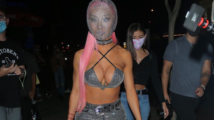 Absurd: YouTube-Star Nikita Dragun mit Glitzer-Sturmhaube!