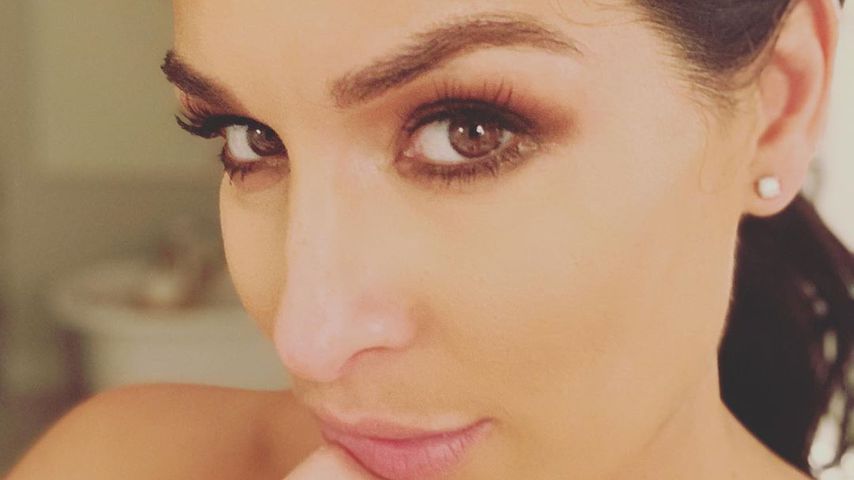 Nikki Bella happy: Sie spürt schon die Tritte ihres Babys