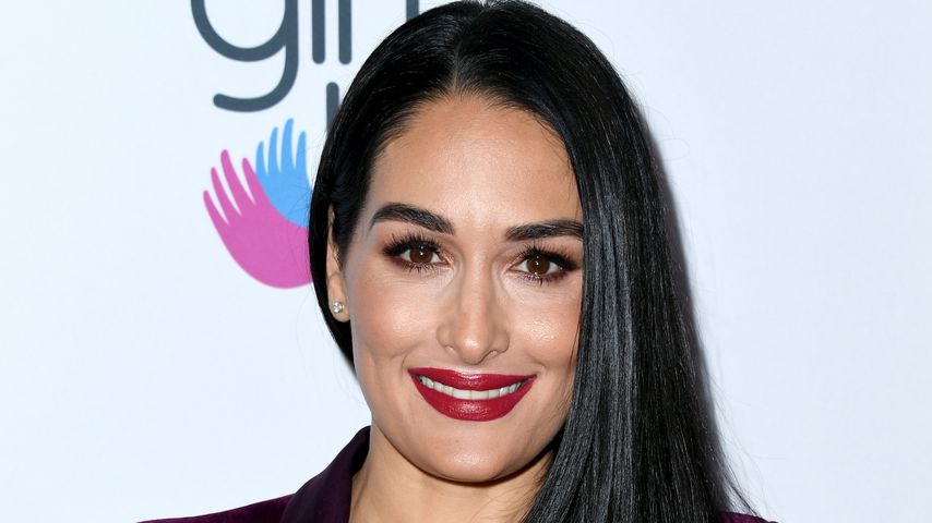 Schwangere Nikki Bella leidet unter geschwollenen Füßen