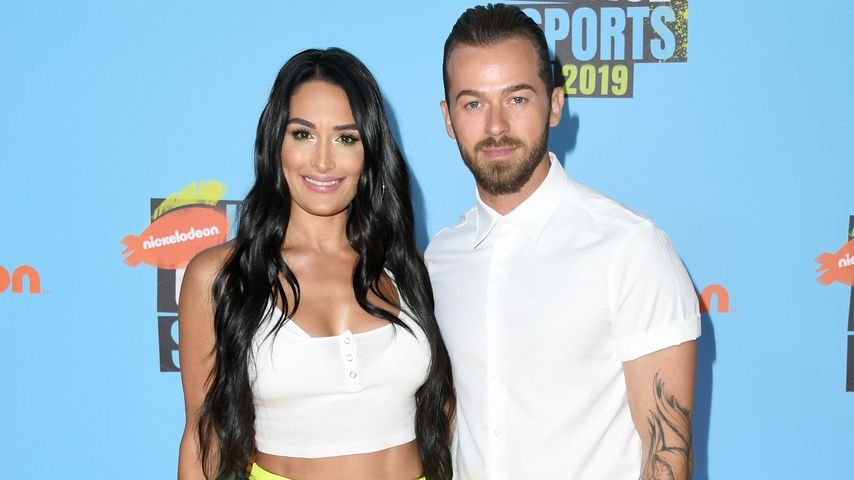 Nikki Bella mit ihrem Verlobten Artem, Juli 2019