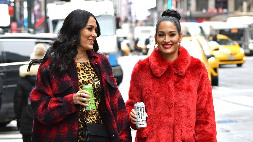 Nikki Bella und ihre Schwester Brie Bella im Dezember 2019