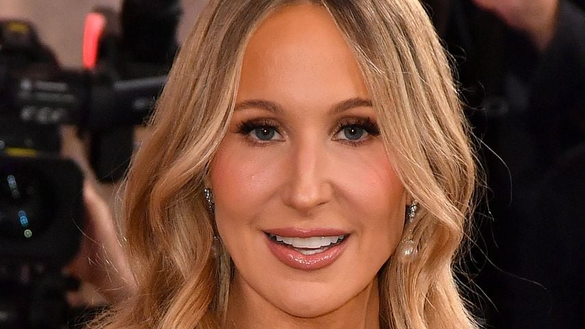 Nikki Glaser bei den 83. Golden Globe Awards im Beverly Hilton, Beverly Hills