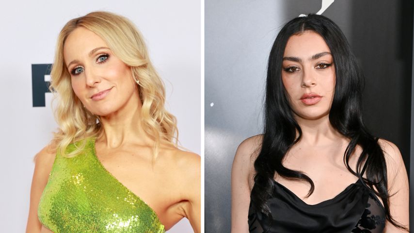 Nikki Glaser erbeutet die Grammy-Unterwäsche von Charli XCX