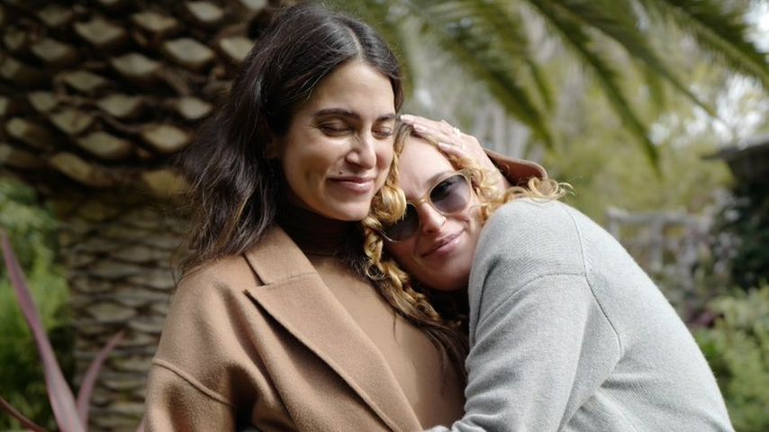 Nikki Reed und Rumer Willis knuddeln zusammen mit Babybauch
