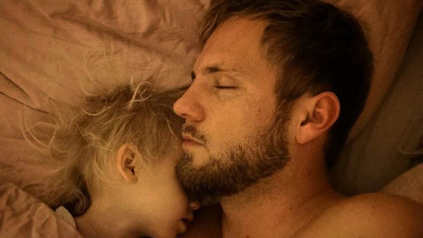 Niklas Osterloh mit seiner Tochter, Dezember 2023