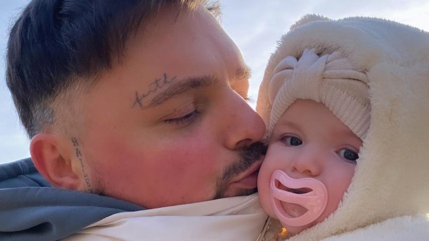 Niklas Schröder mit seiner Tochter Hailey im Februar 2022