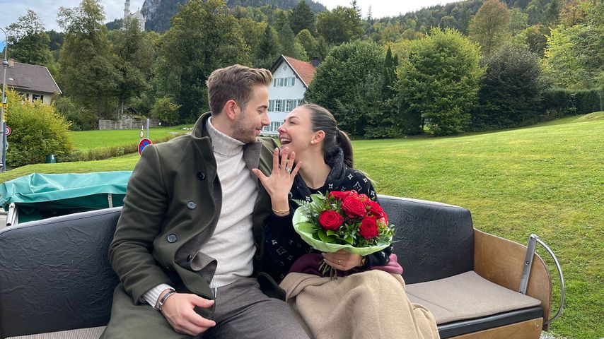 Niko Kronenbitter und Katharina Eisenblut nach ihrer Verlobung