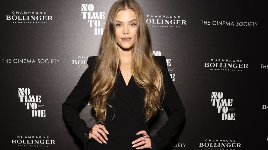 Nina Agdal bei der "James Bond: Keine Zeit zu sterben"-Premiere in NYC im Oktober 2021