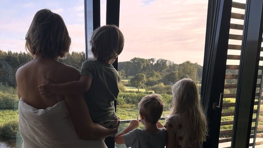 Nina Bott mit ihren drei Kindern im August 2024