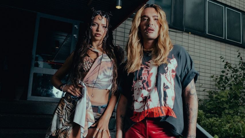Detox vorbei: Bill Kaulitz überrascht bei Nina-Chuba-Konzert
