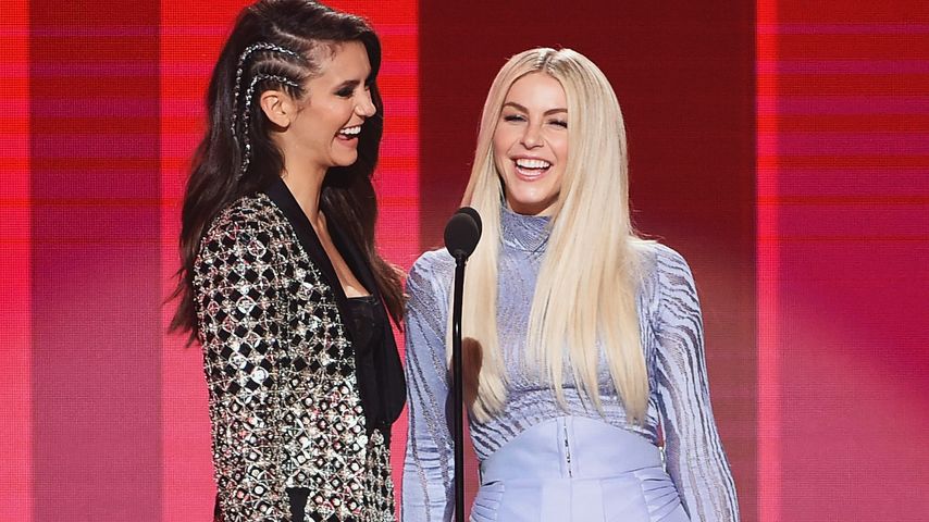 Nackige Popos! Nina Dobrev & Julianne Hough ziehen blank