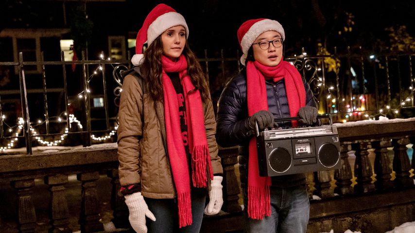 Gewusst? Daher kennt man die Stars aus "Love Hard" noch!