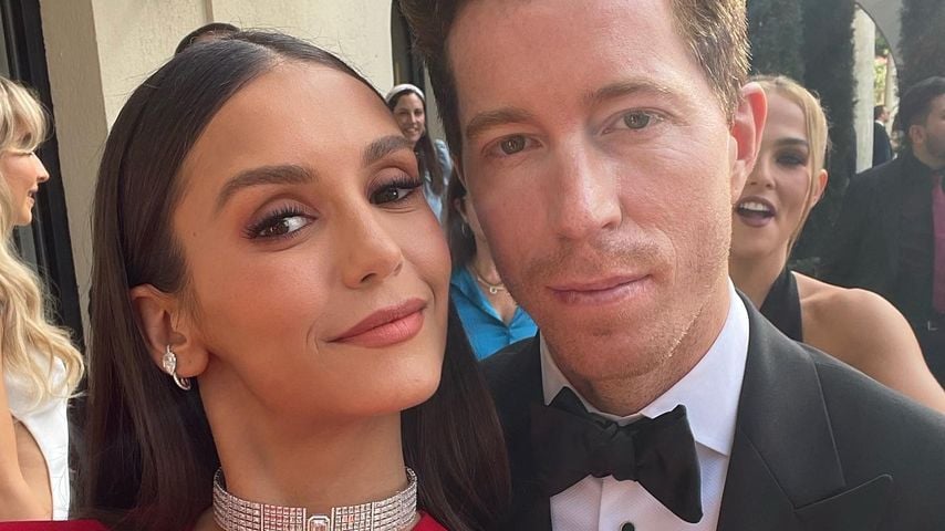 Nächstes Event: Nina Dobrev und Shaun turteln auf Red Carpet