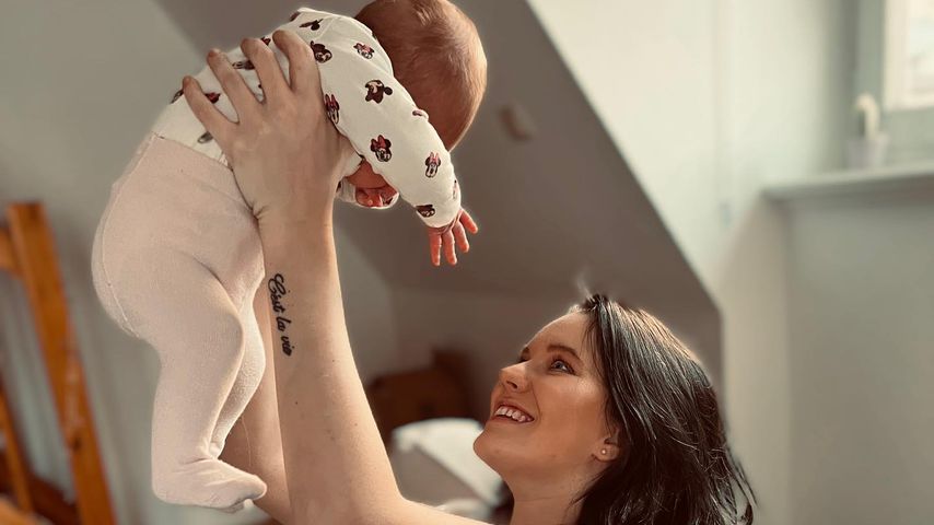 Nina König mit ihrem Baby, Dezember 2021