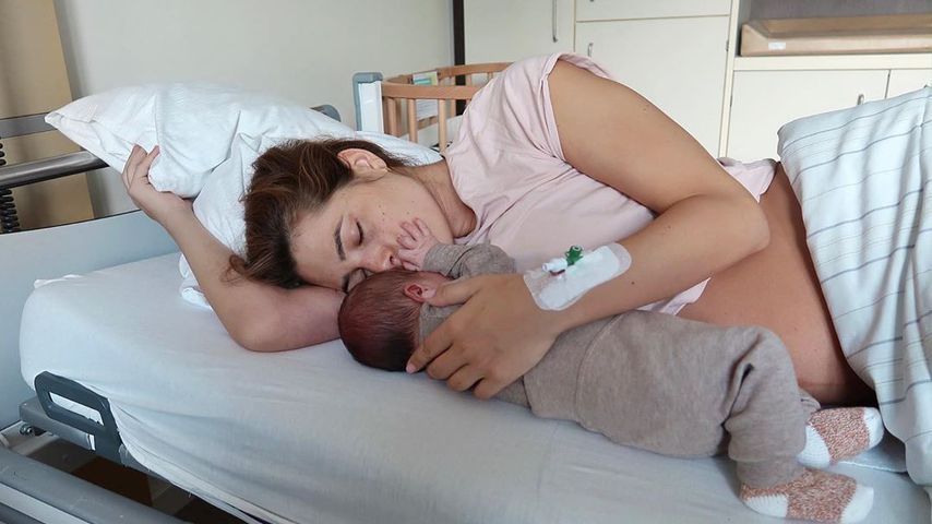 Nina Noel mit ihrem Sohn kurz nach der Geburt 2019