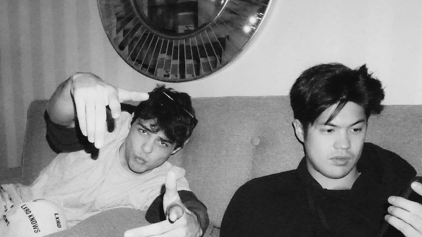 Noah Centineo und Ross Butler am Set von "To All the Boys: Always and Forever"