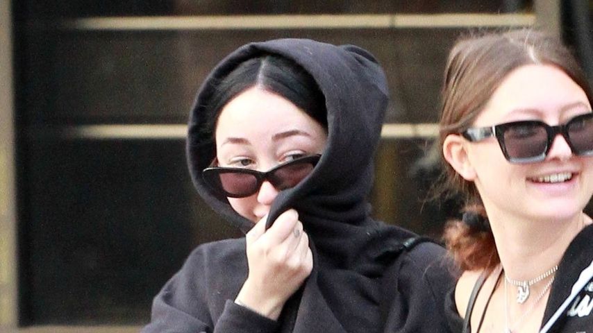 Noah Cyrus mit Unbekannter