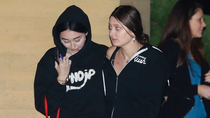 Musikerin Noah Cyrus (l.)