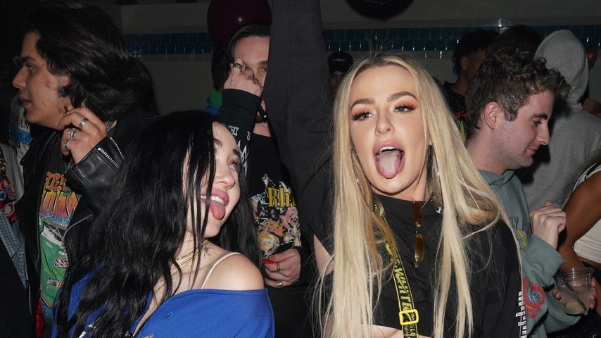 Noah Cyrus mit einer Freundin