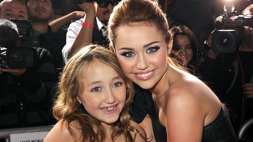 Noah Cyrus und Miley Cyrus, März 2010