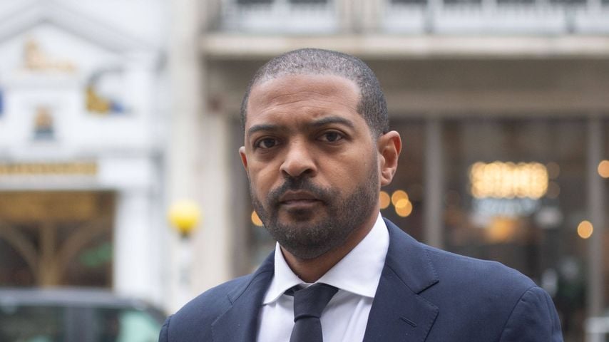 Noel Clarke trifft am Royal Courts of Justice in London ein
