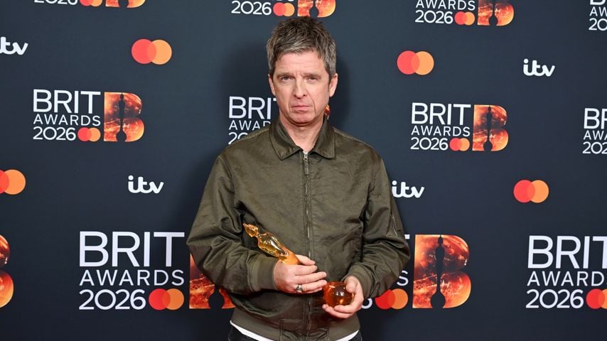 Noel Gallagher mit dem Preis "Songwriter of the Year" bei den Brit Awards 2026 in Manchester