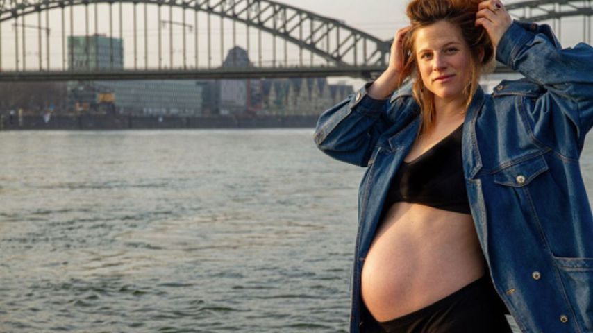 "Kurz vor Explosion": "Unter uns"-Nora zeigt XXL-Babybauch
