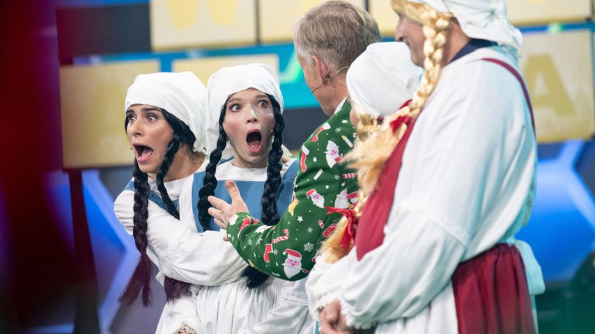 Nora Tschirner und Karoline Herfurth in der "Dalli Dalli - die Weihnachtsshow", 2022