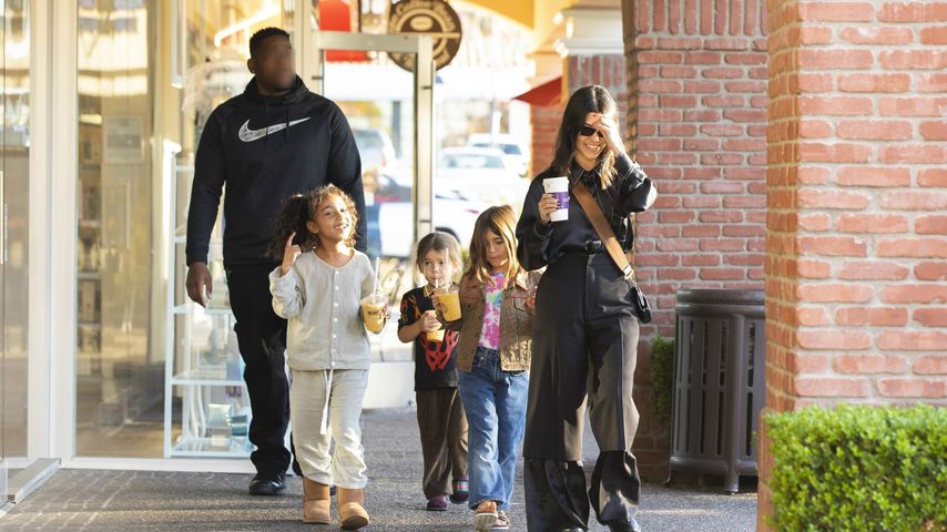 Mit Cousins unterwegs: North West rockt Pyjamas und Boots