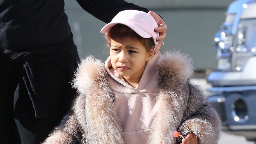 Zu süß: North West macht Bekanntschaft mit einem Mini-Hund