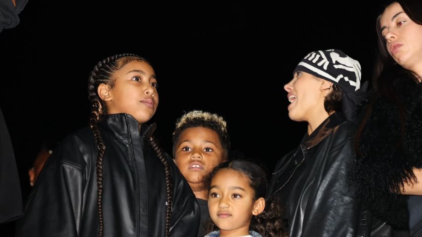 Nicht nackt vor Kims Kids: Bianca Censori hält sich dran!