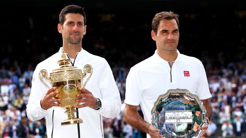 Novak Djokovic und Roger Federer nach dem Wimbledon-Finale 2019
