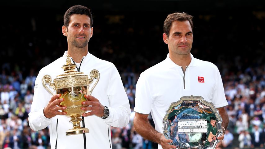 Novak Djokovic und Roger Federer nach dem Wimbledon-Finale 2019