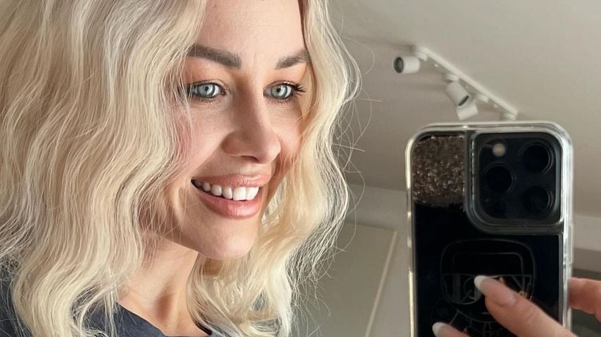 Rote Mähne ade: Oana Nechiti hat ihre Haare blond gefärbt