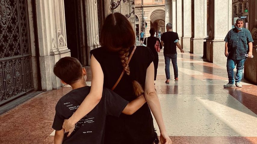 Oana Nechiti mit ihrem Sohn Niki