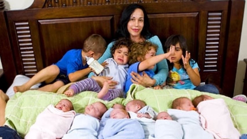 Octomom Nadya Suleman liegt mit ihren 14 Kindern.