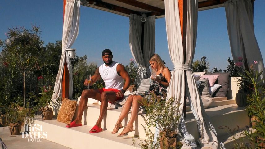 Özcan und Jacqueline bei "First Dates Hotel"